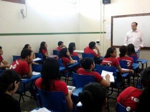 Secretário da Seduc, Rossieli Silva, tem visitado várias escolas - dentre elas a escola Senador João Bosco, em Manaus (foto) - e fornecido instruções aos alunos inscritos no Enem.