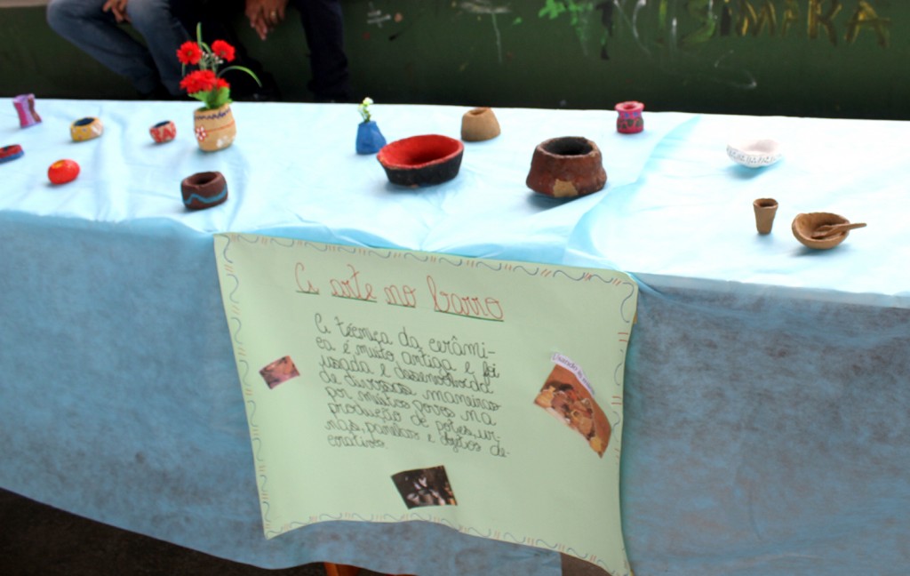 Na escola Alfredo Fernandes,  estudantes confeccionaram  artefatos e artesanato indígenas.