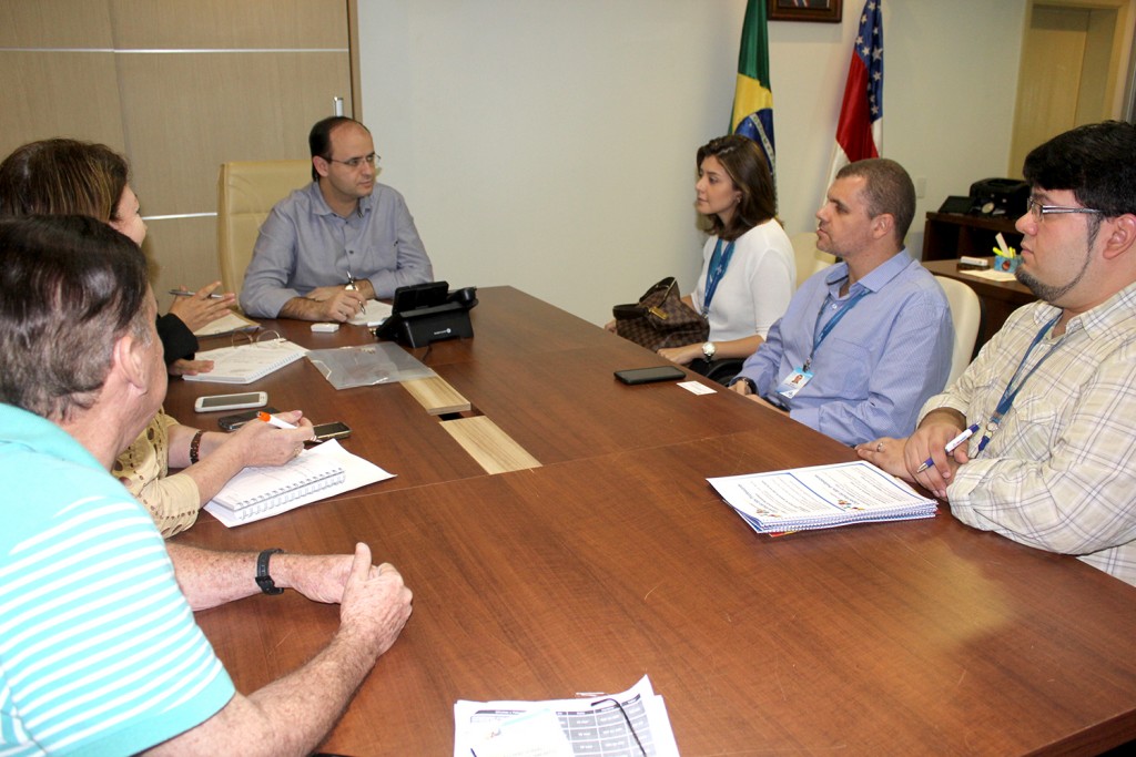Secretário da Seduc, Rossieli Silva reuniu-se com a diretora-superintendente do Sebrae Amazonas, Andressa de Oliveira (1)