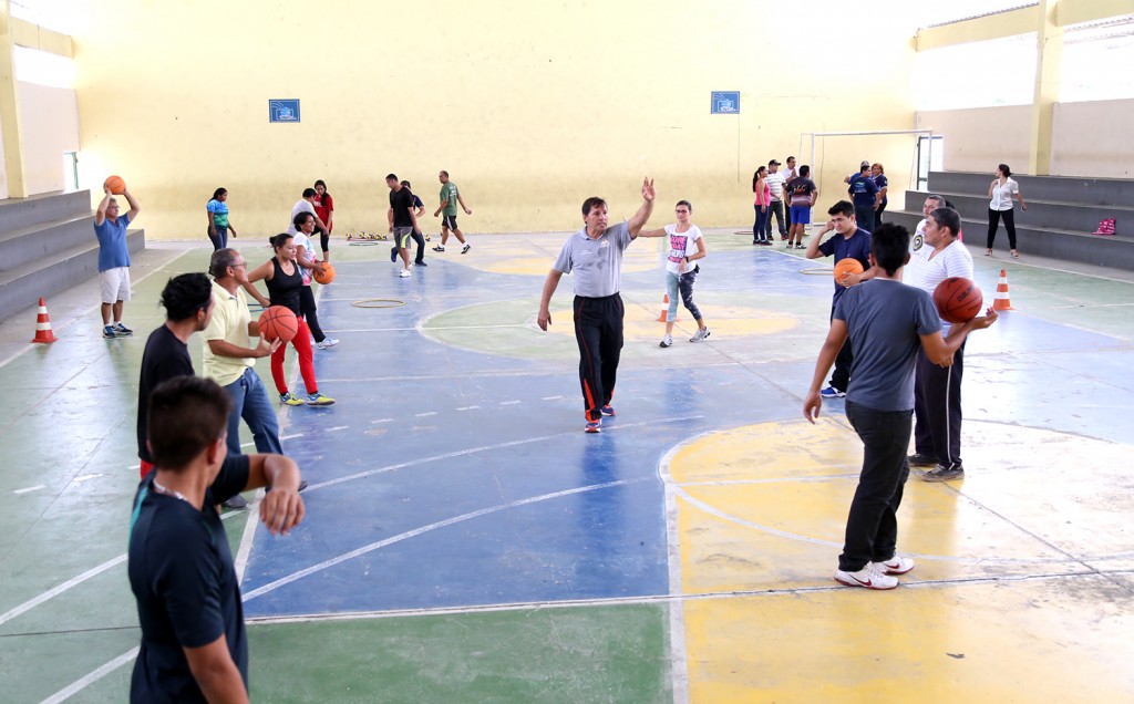 Esportes nas escolas mantêm educação em movimento