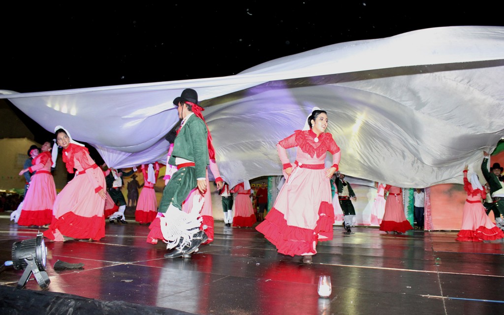 Dança tradicionais atraíram a atenção do público