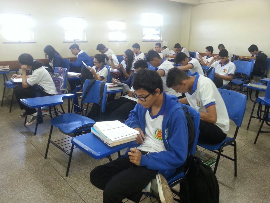 Estudantes da rede estadual participam de simulado do Enem