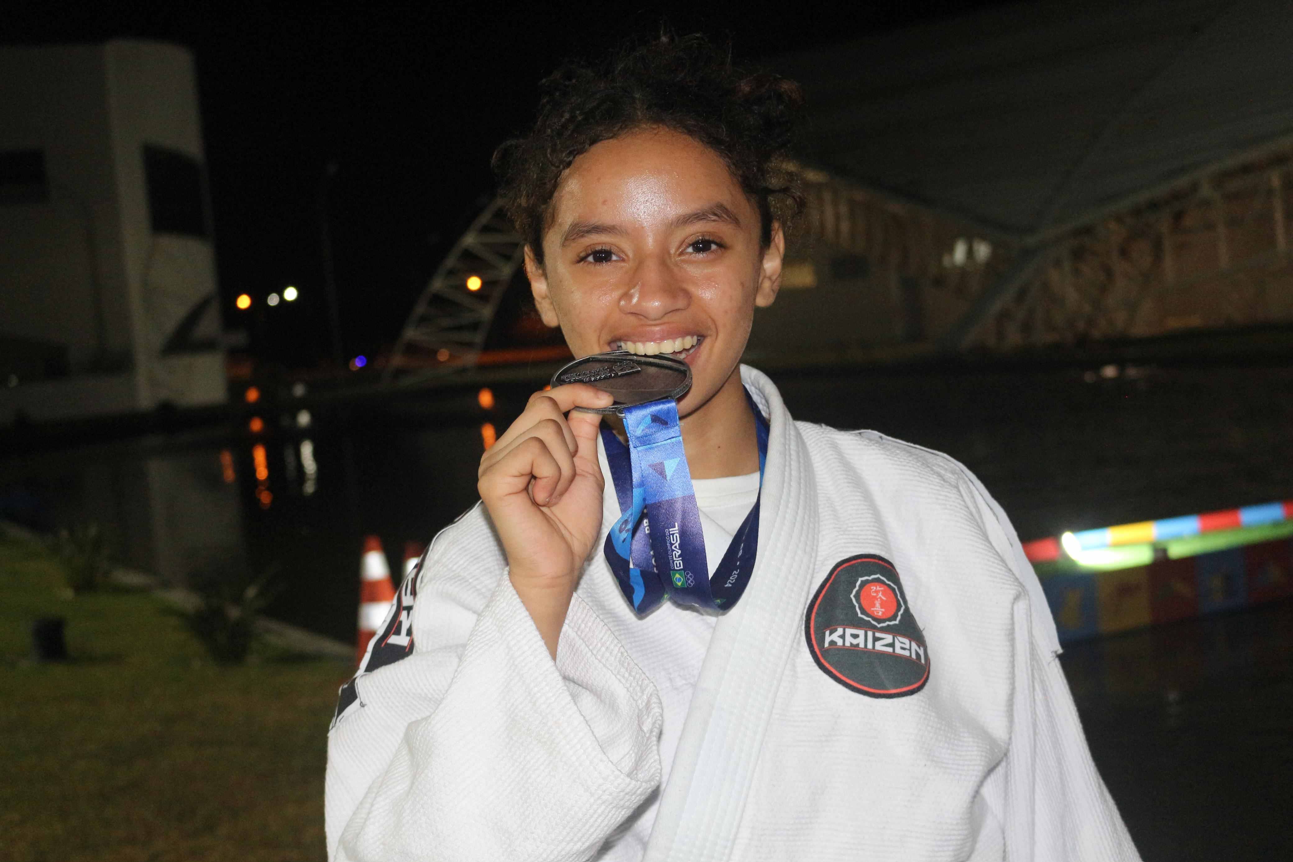 Desporto Escolar aluna atleta medalhista Ana Paula da Silva Foto Luiggi Bacelar