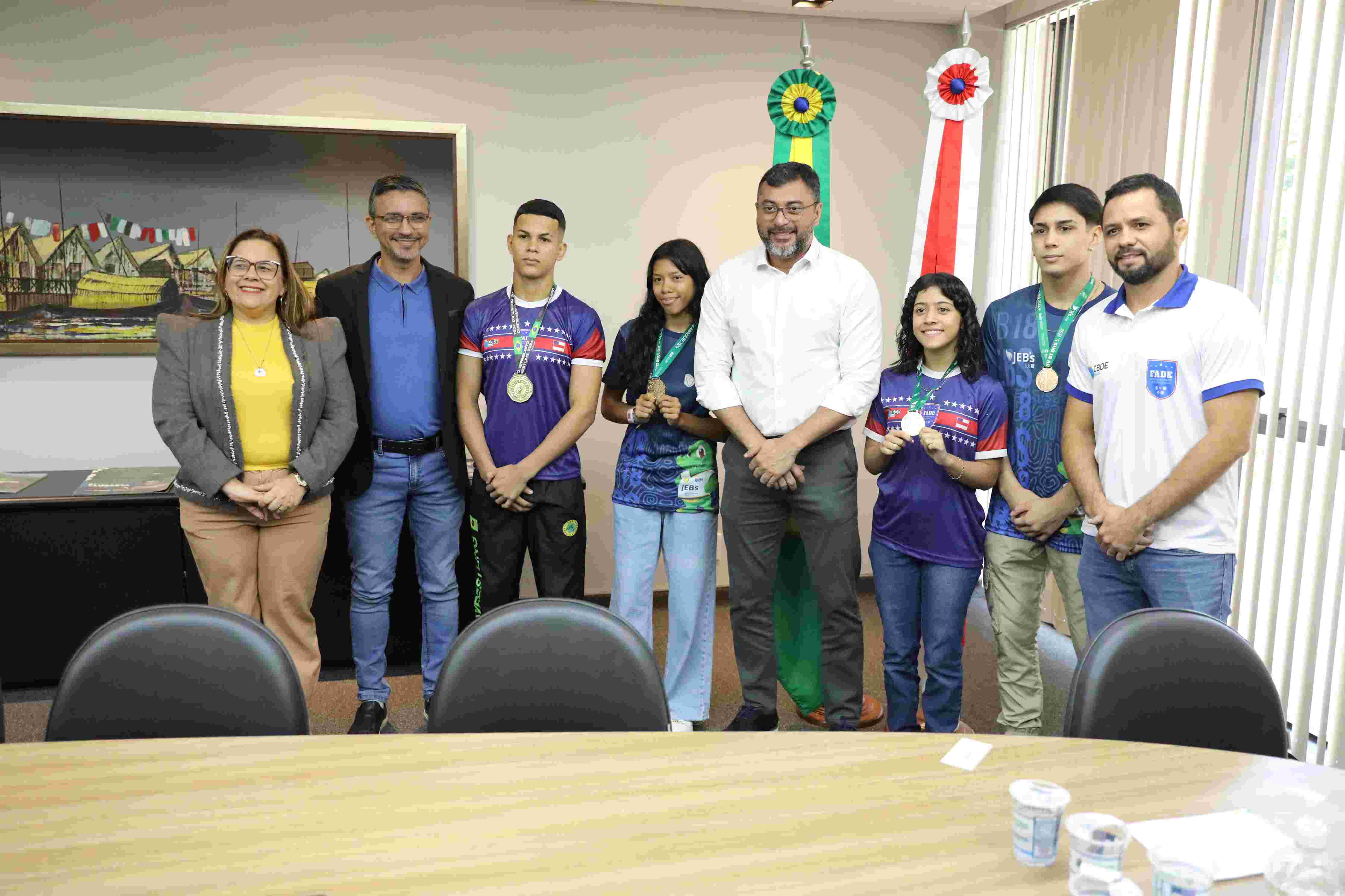 Educação Governador Wilson Lima com atletas do wrestling fotoEuzivaldo Queiroz Seduc 170