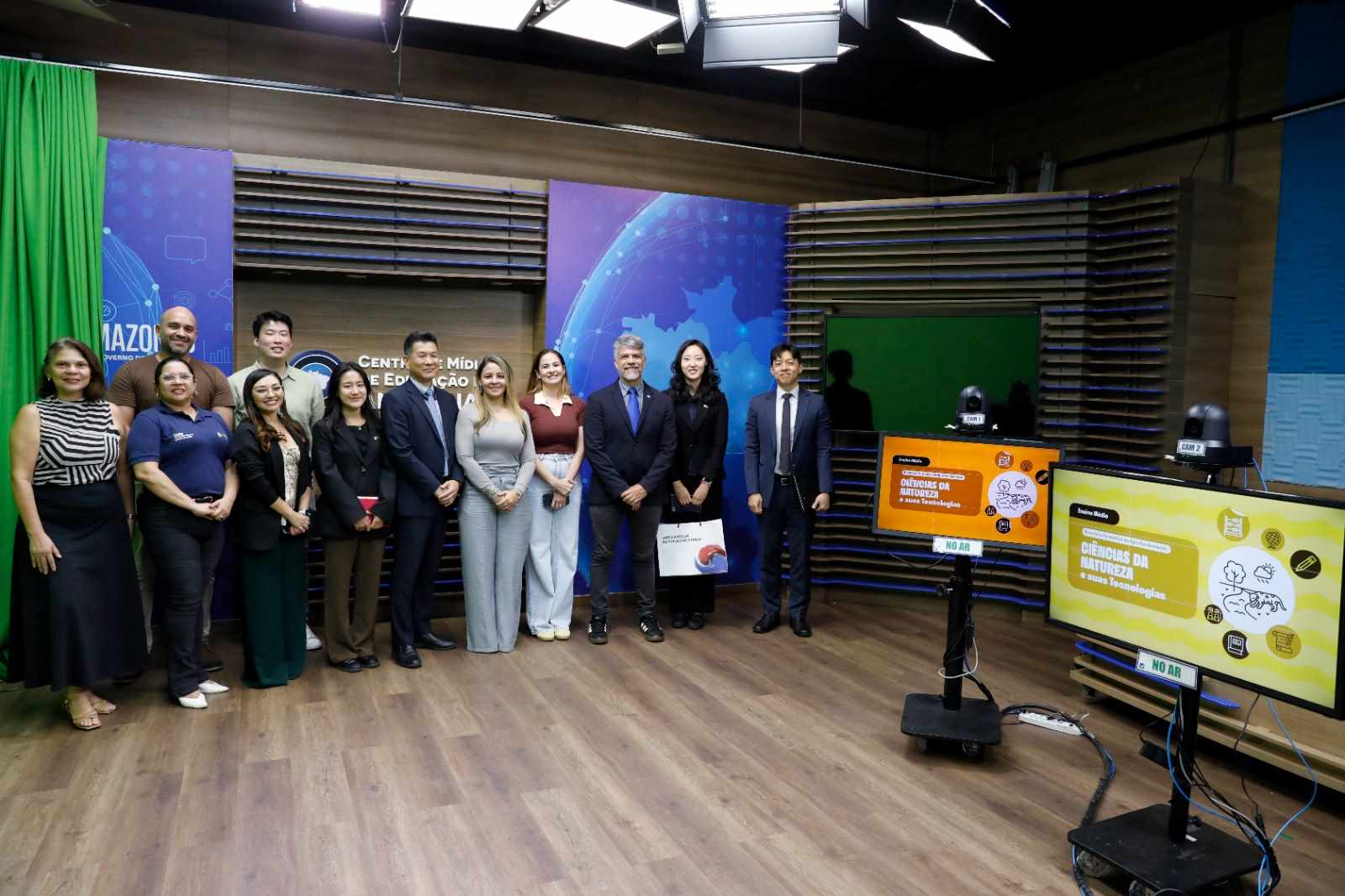 Secretaria de Estado de Educação recebe representantes da Embaixada da República da Coreia para reunião de alinhamento