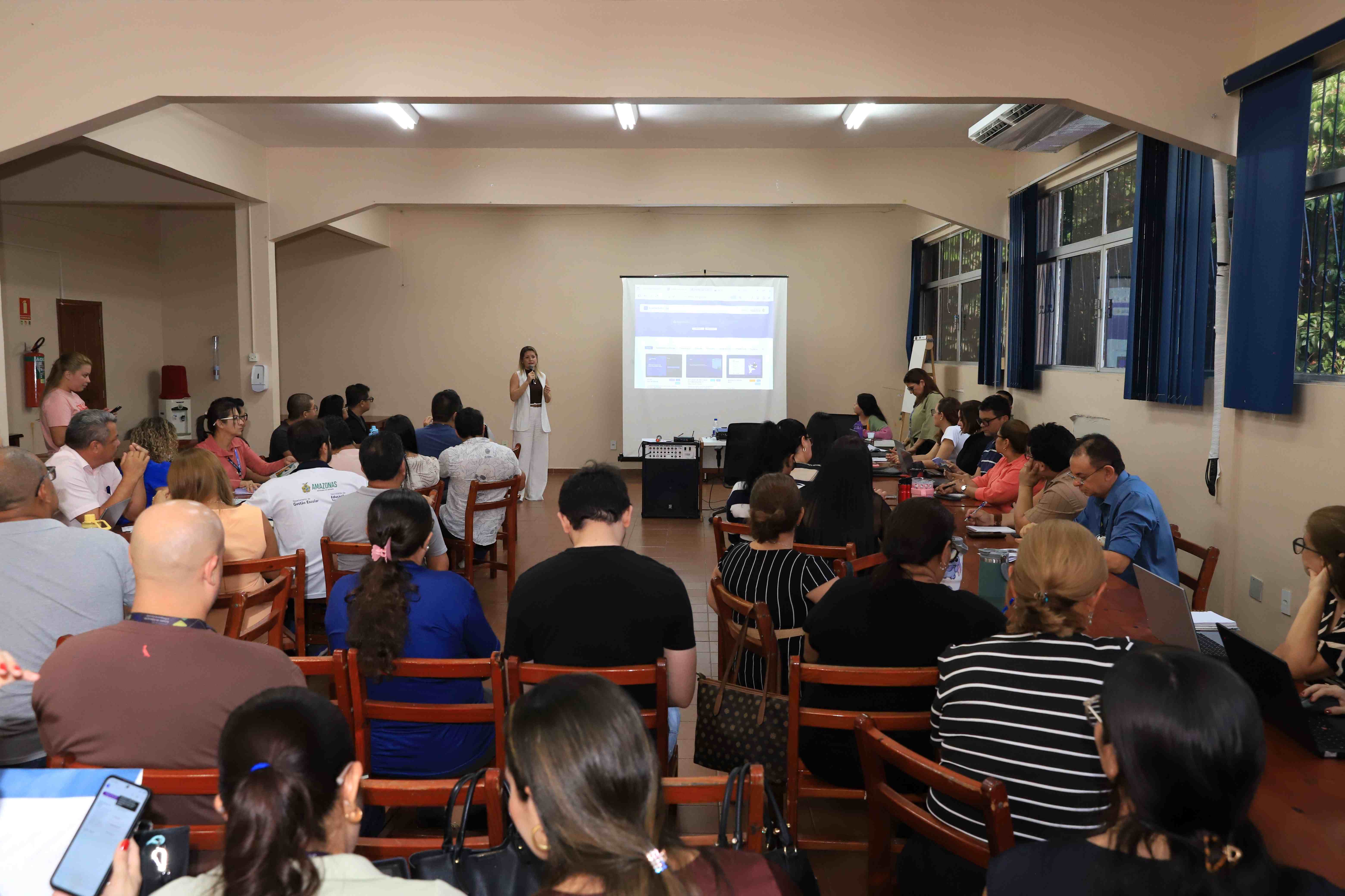 Servidores da Secretaria de Educação participam de encontro para planejamento do PCA de 2027