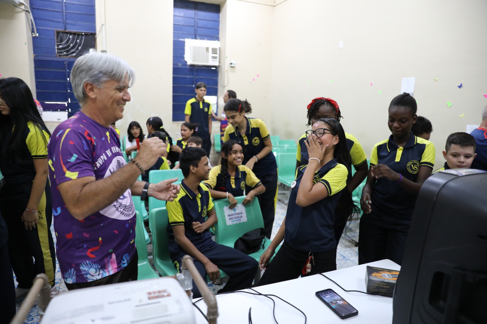 Educacao Alunos da EE Vicente Schettini participam de palestra com grupo de idosos do CECI Foto Euzivaldo Queiroz 1
