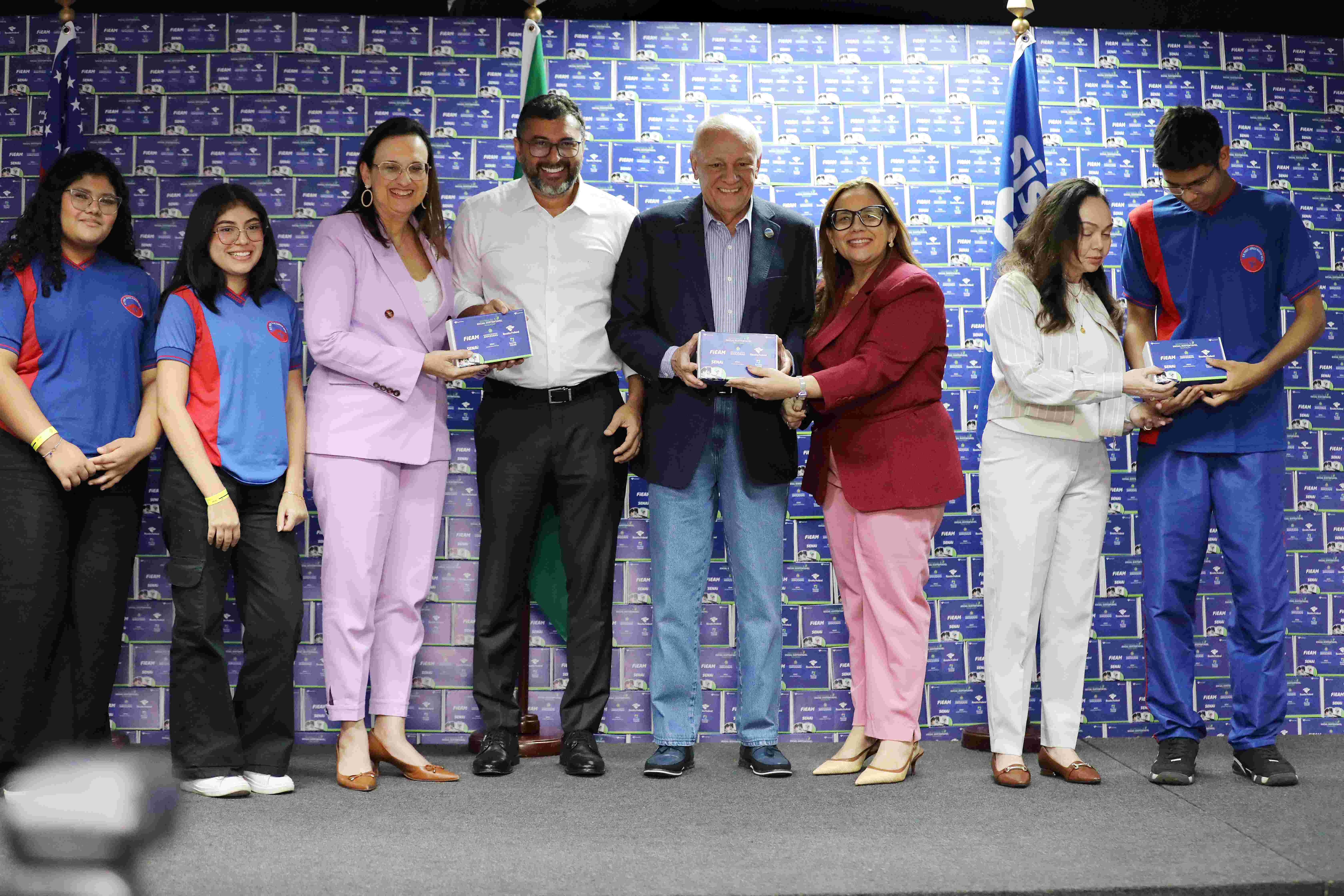 Educacao Doacao Minicomputadores Foto Euzivaldo Queiroz 2