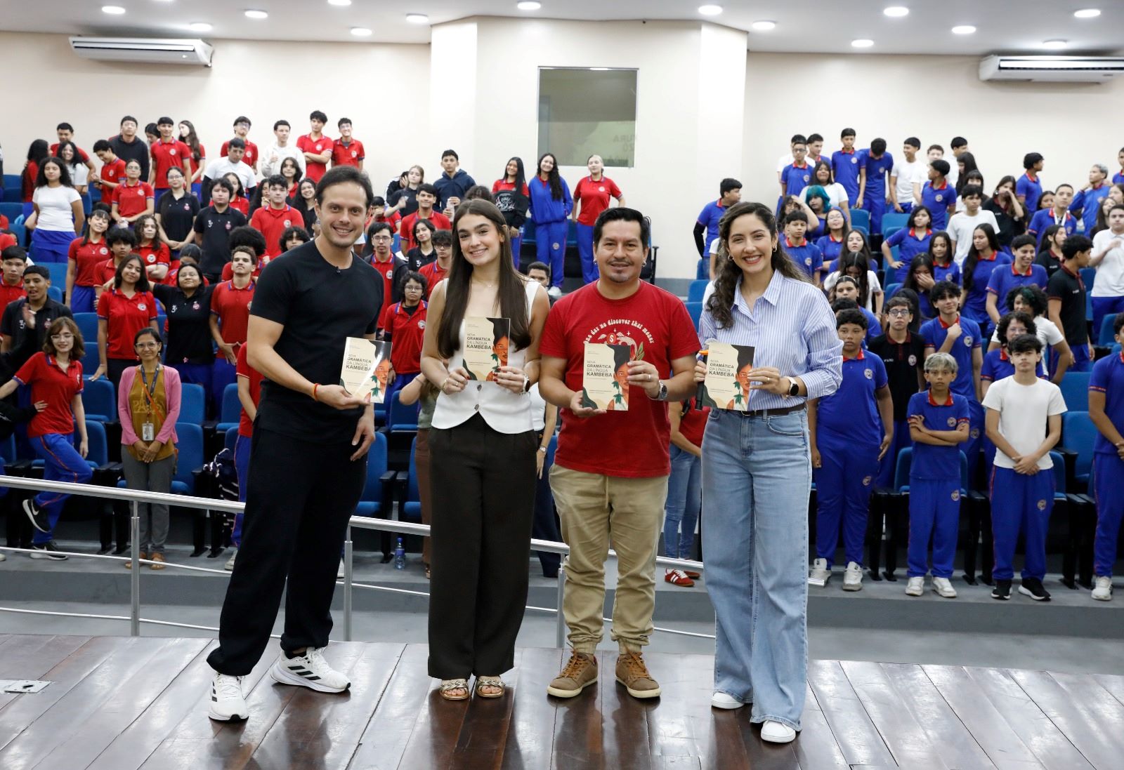 Estudantes da rede estadual participam de lançamento da versão impressa da “Gramática da Língua Kambeba”