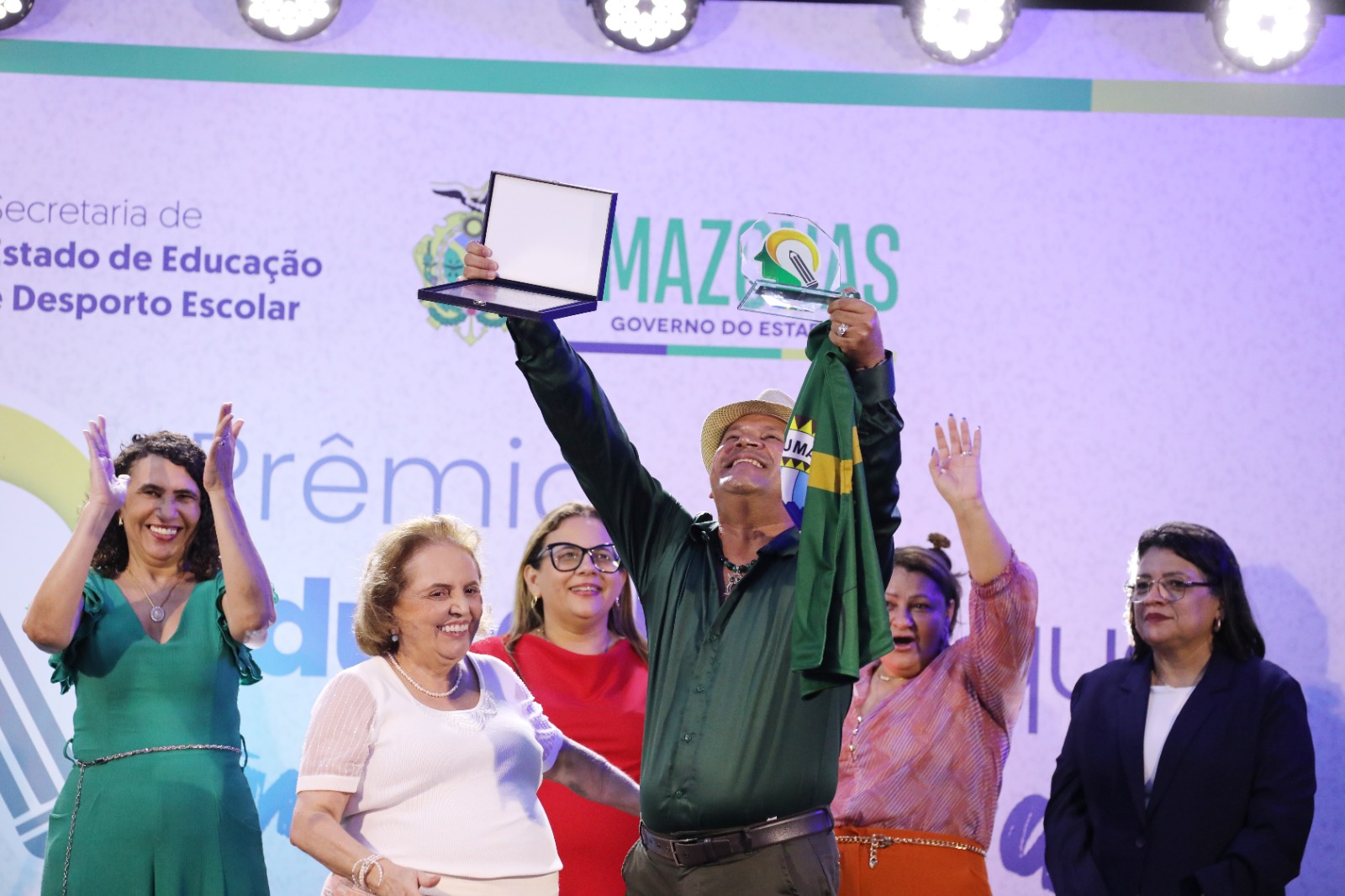 Educacao Premio Educadores Que Transformam Professor Lizandro Barboza Foto Euzivaldo Queiroz